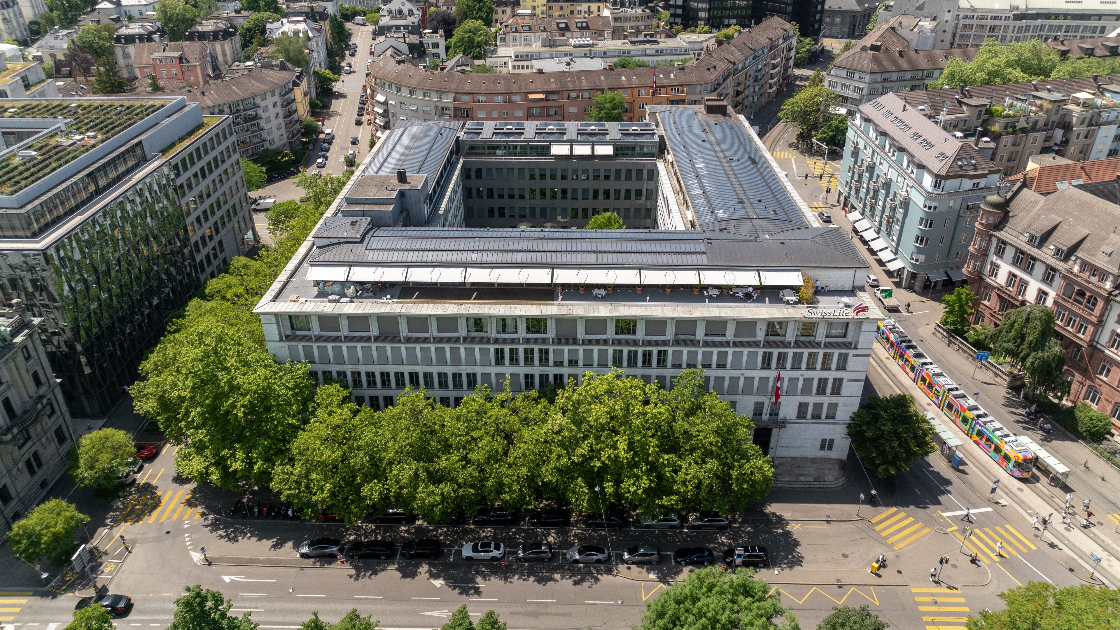 Hauptgebäude_frontal
