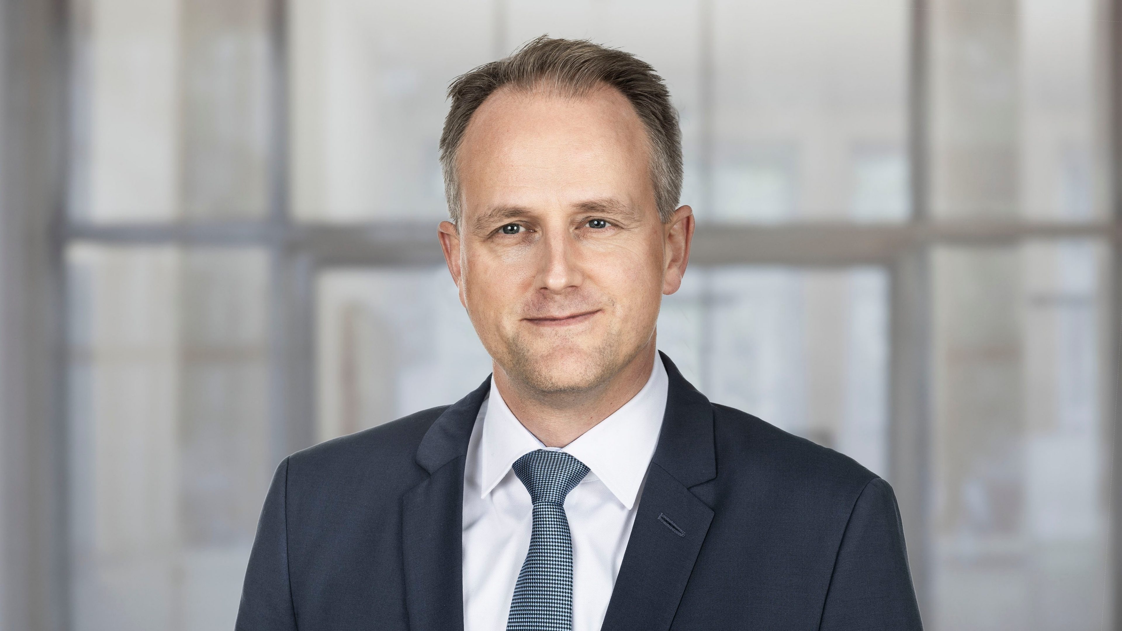 Dirk-von der Crone-portrait