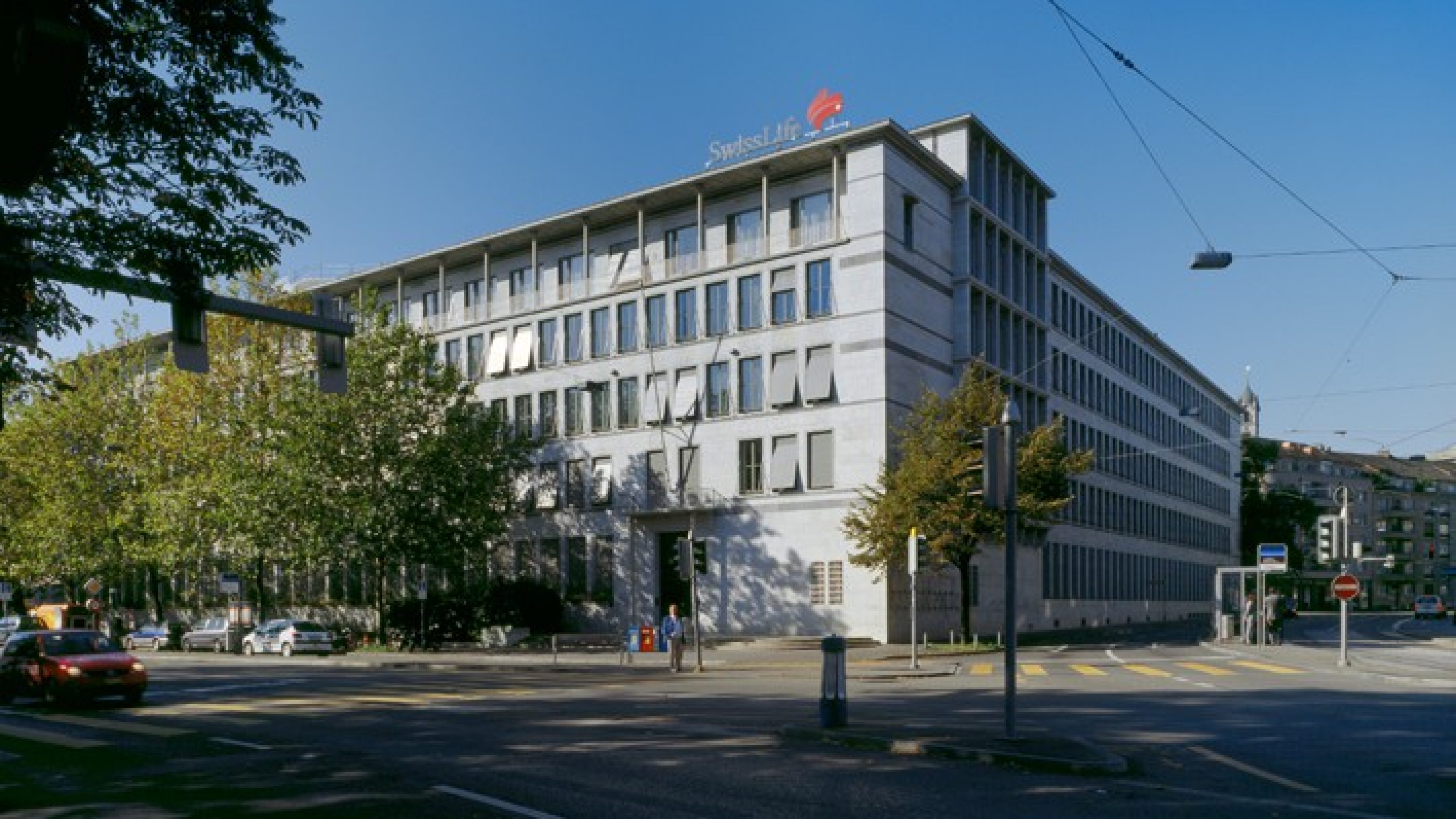 Hauptgebäude - Vorderansicht Gebäude