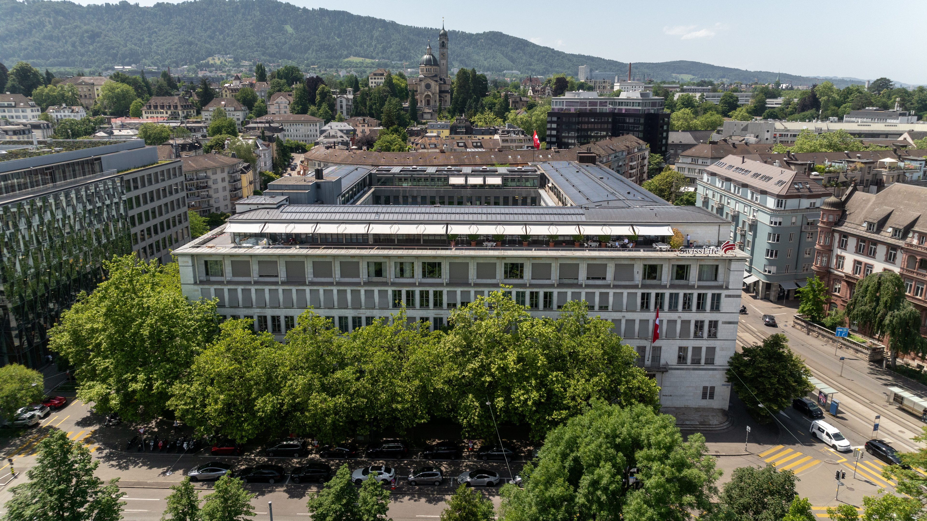 Hauptgebäude_frontal2