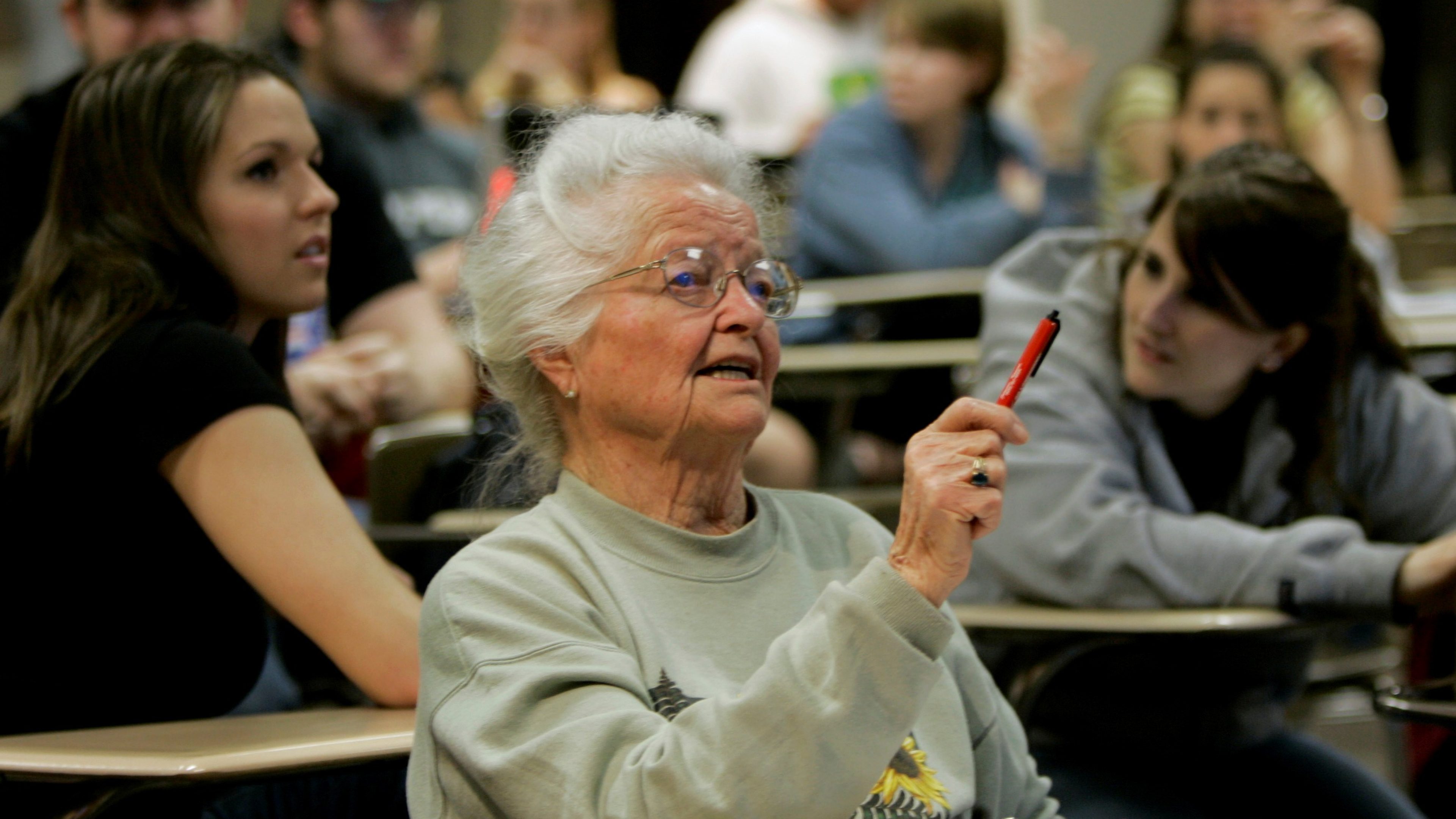 Lernfähig bis ins höchste Alter: Die US-Amerikanerin Nola Ochs beendete 2007 ihr Geschichtsstudium an der Fort Hays State University mit 95 Jahren und gilt als älteste weibliche Hochschulabsolventin aller Zeiten. (AP Photo/Charlie Riedel)