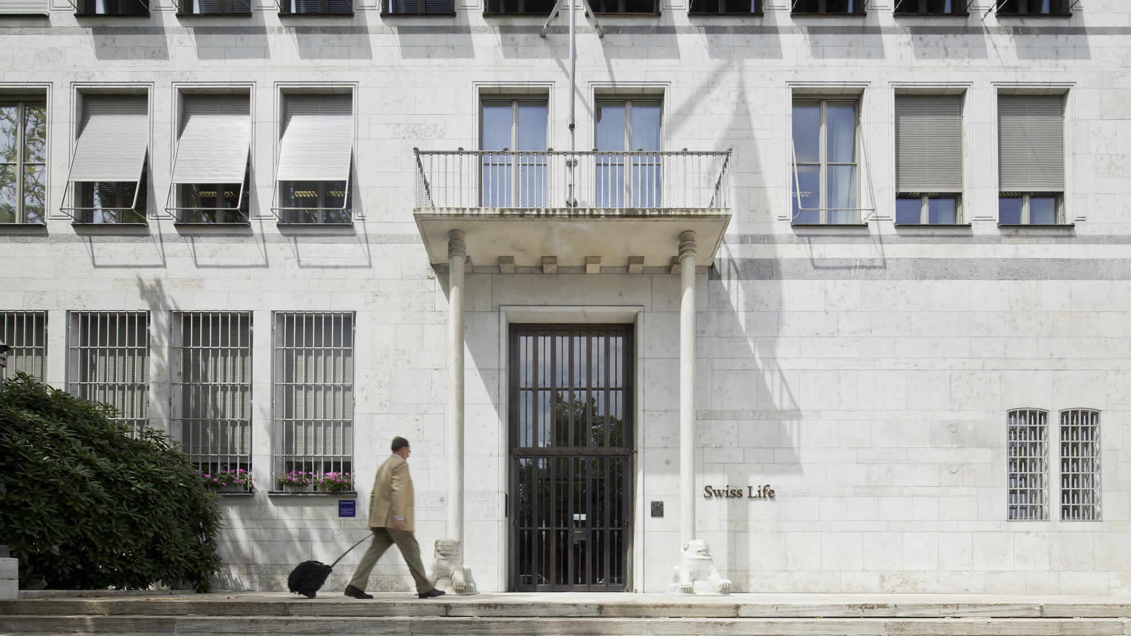 photos of the headquarters in zurich swiss life group